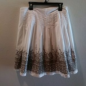 Beautiful Mid skirt with brown/gray embroidery
